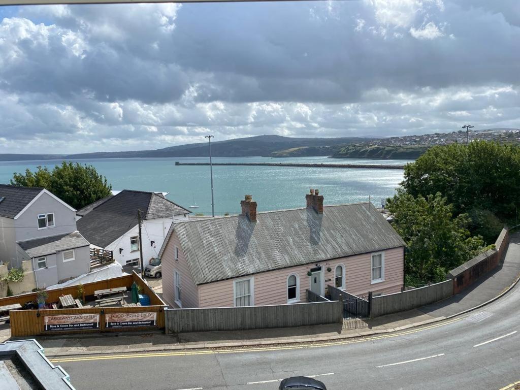 Rose And Crown Hotel & Hope And Anchor Bar Goodwick Exterior foto