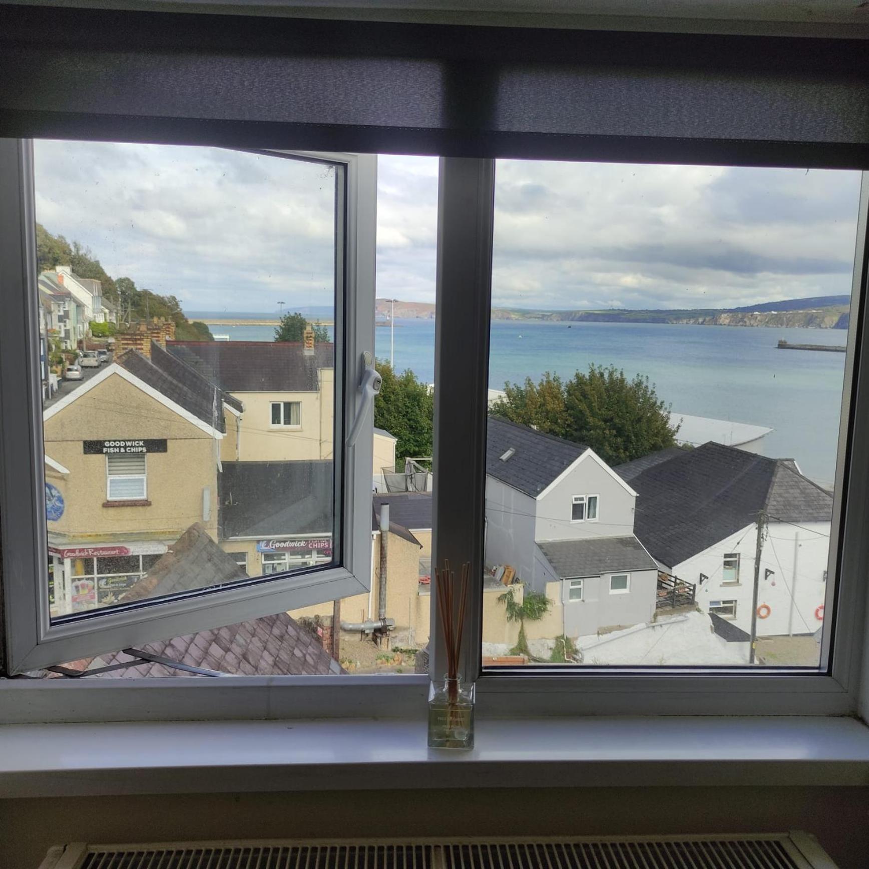 Rose And Crown Hotel & Hope And Anchor Bar Goodwick Exterior foto